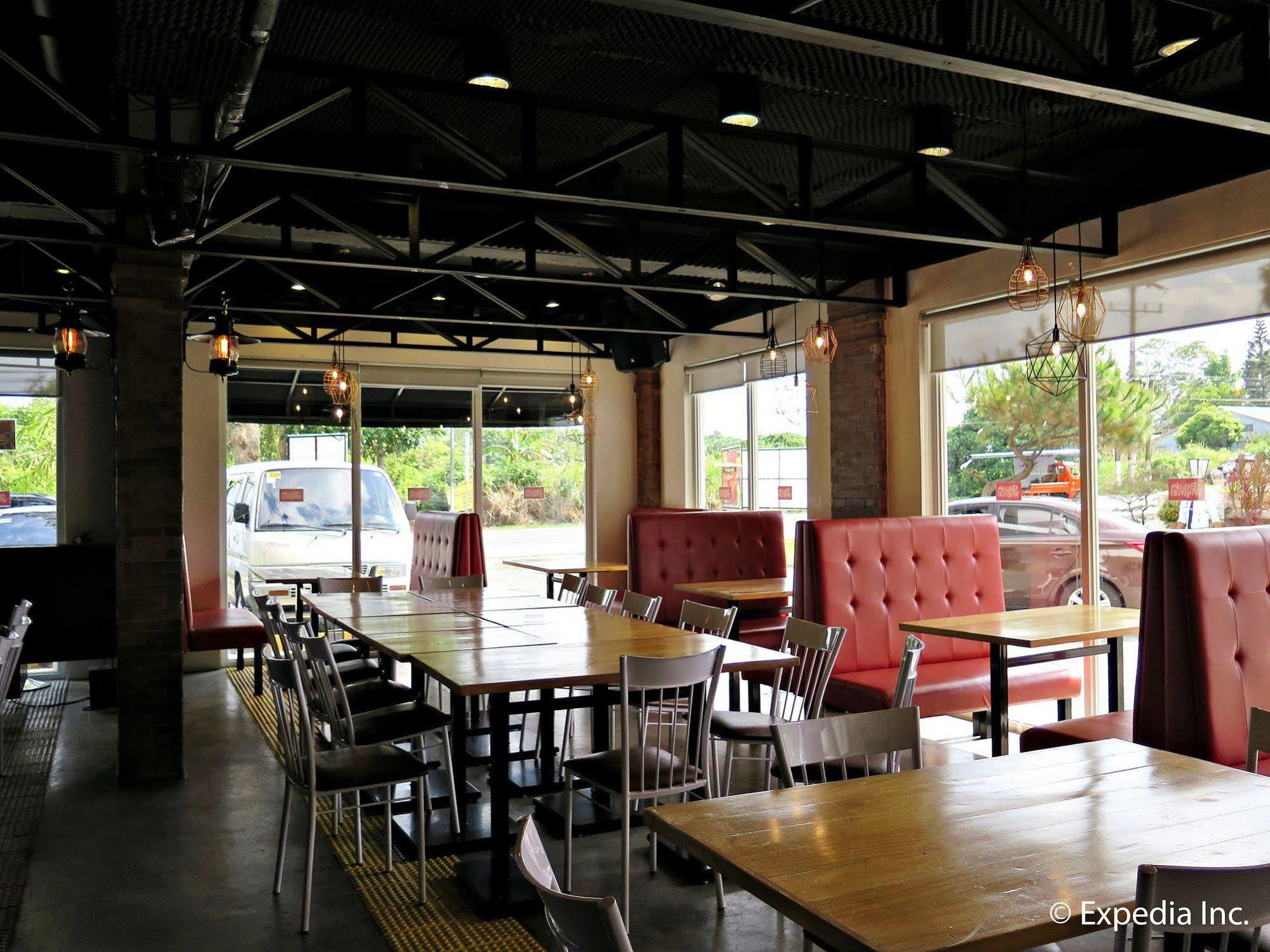 Hotel Capital O 642 The Junction Tagaytay Tagaytay City Exterior foto
