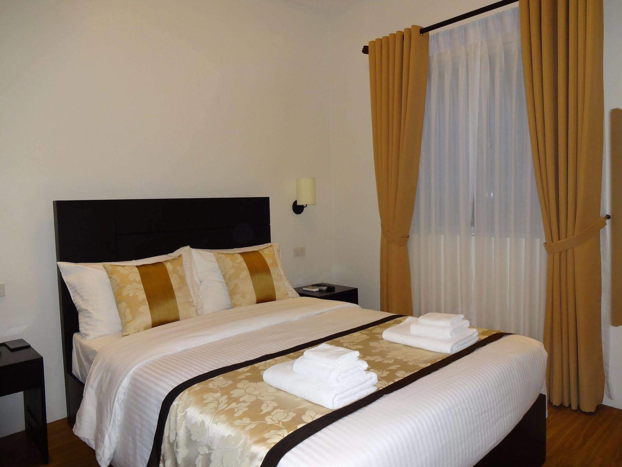 Hotel Capital O 642 The Junction Tagaytay Tagaytay City Exterior foto