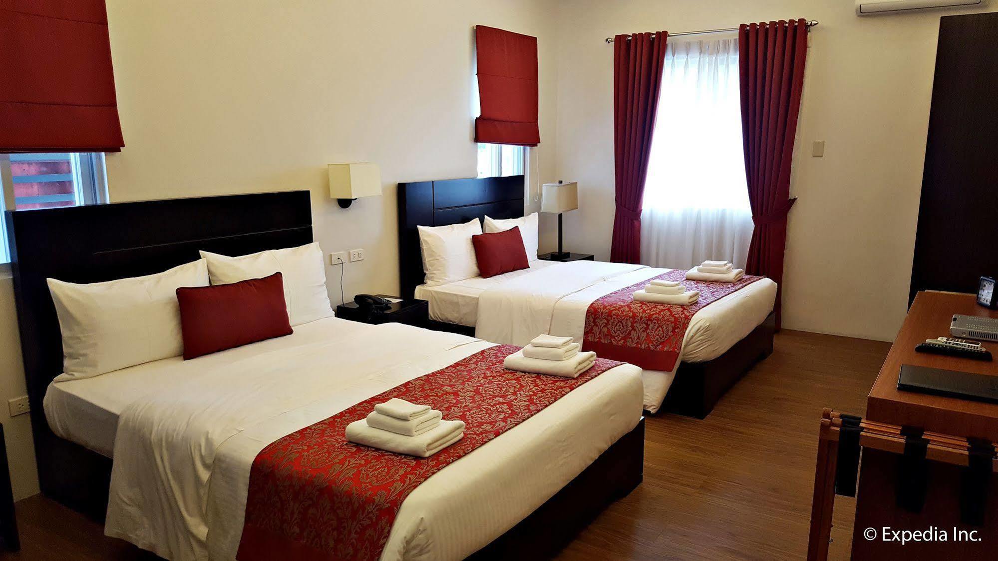 Hotel Capital O 642 The Junction Tagaytay Tagaytay City Exterior foto