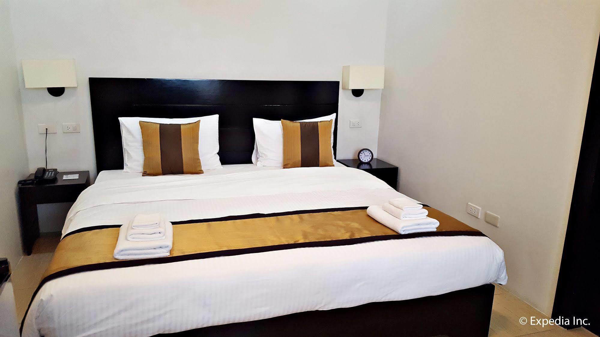 Hotel Capital O 642 The Junction Tagaytay Tagaytay City Exterior foto