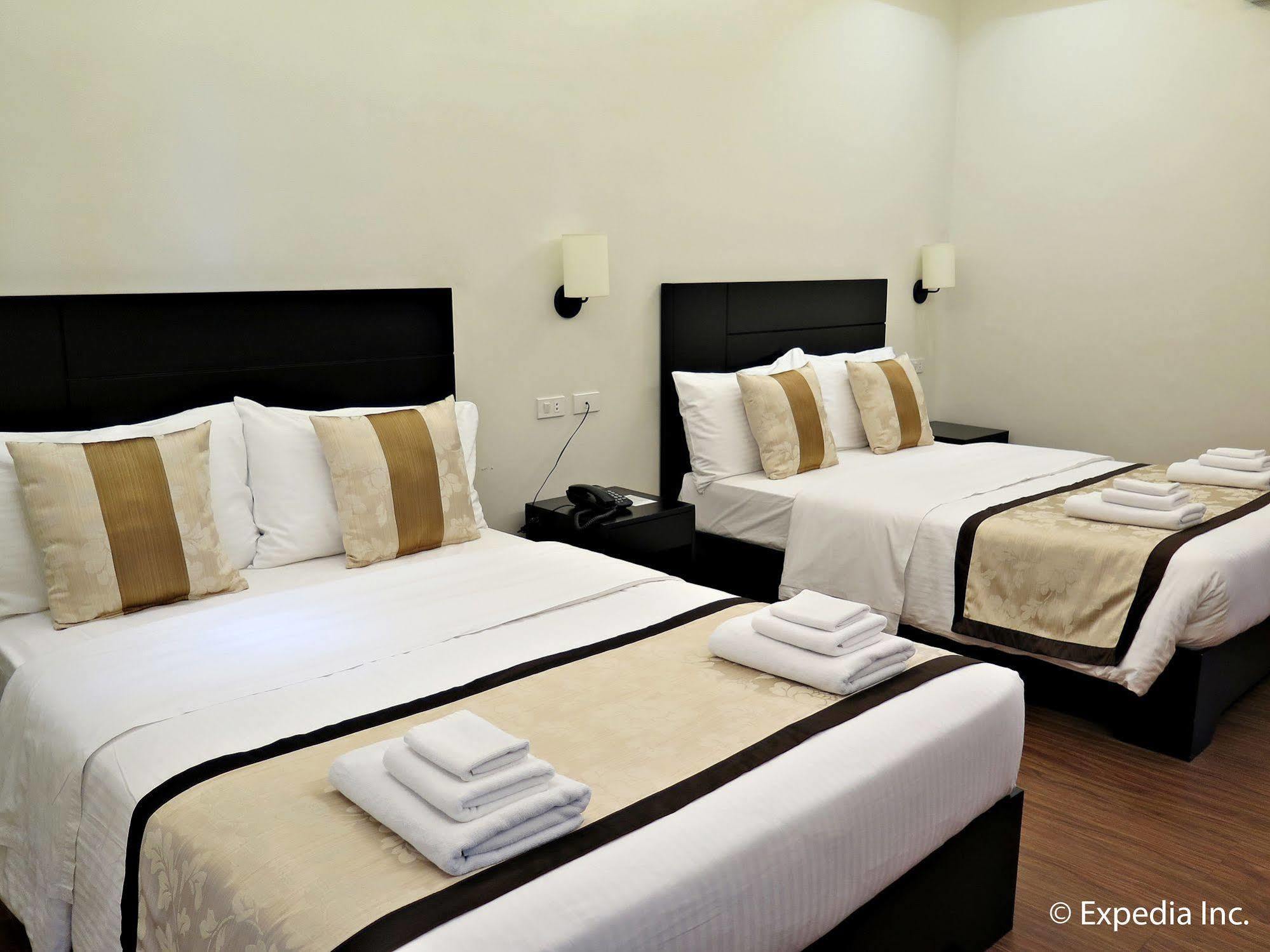 Hotel Capital O 642 The Junction Tagaytay Tagaytay City Exterior foto