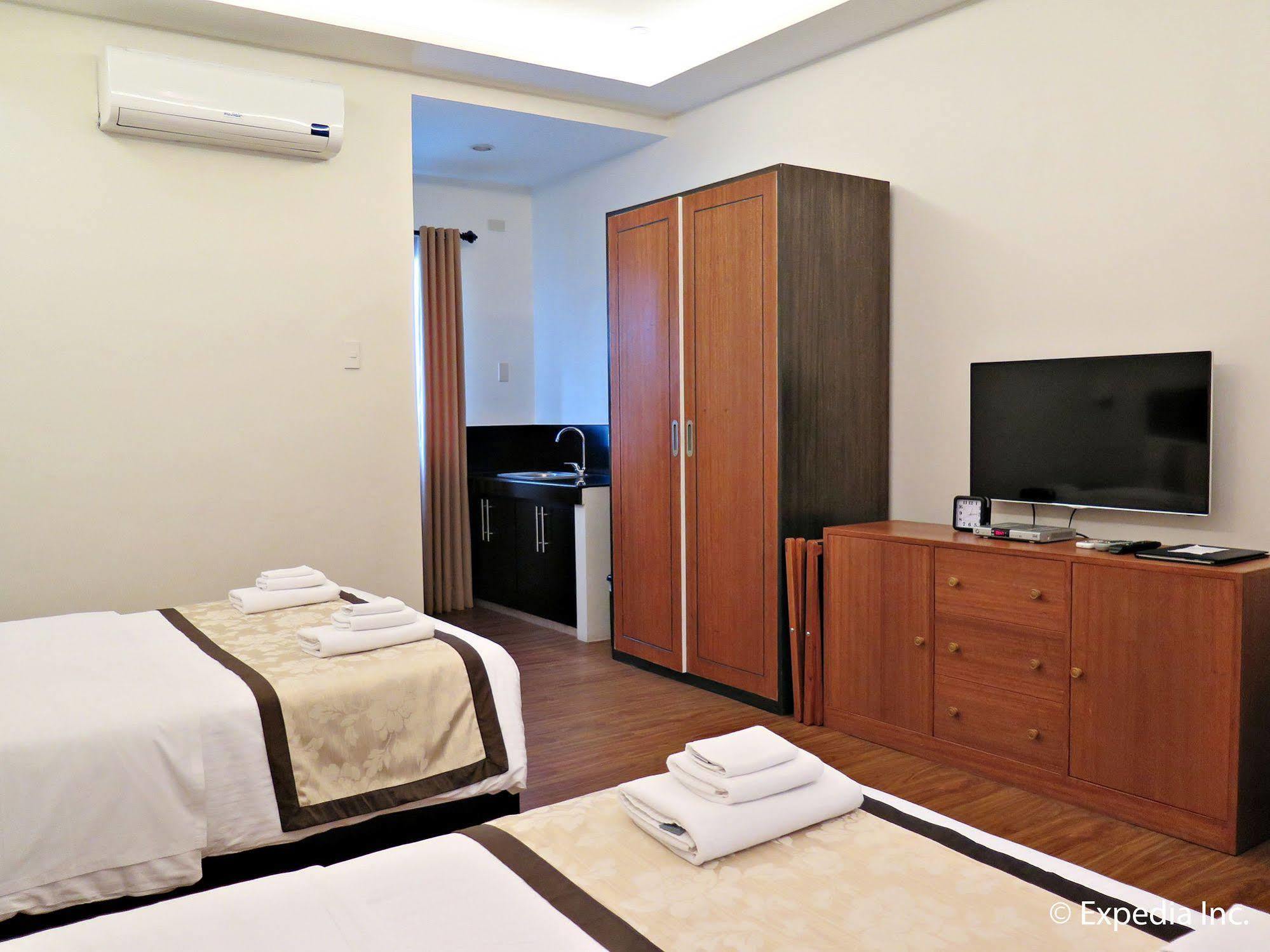 Hotel Capital O 642 The Junction Tagaytay Tagaytay City Exterior foto