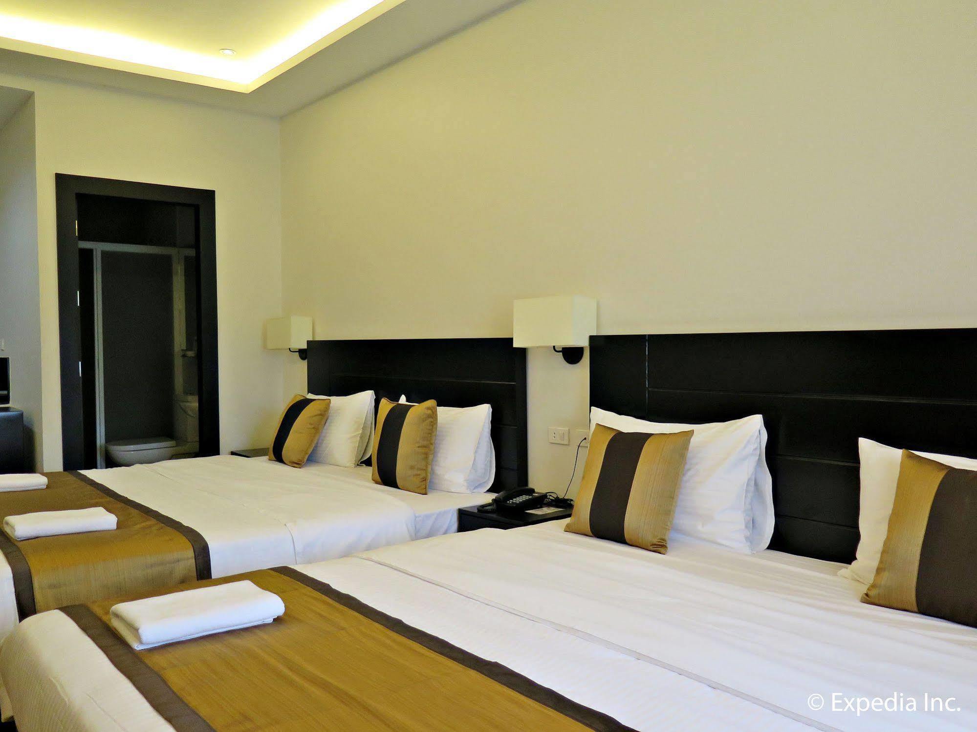 Hotel Capital O 642 The Junction Tagaytay Tagaytay City Exterior foto