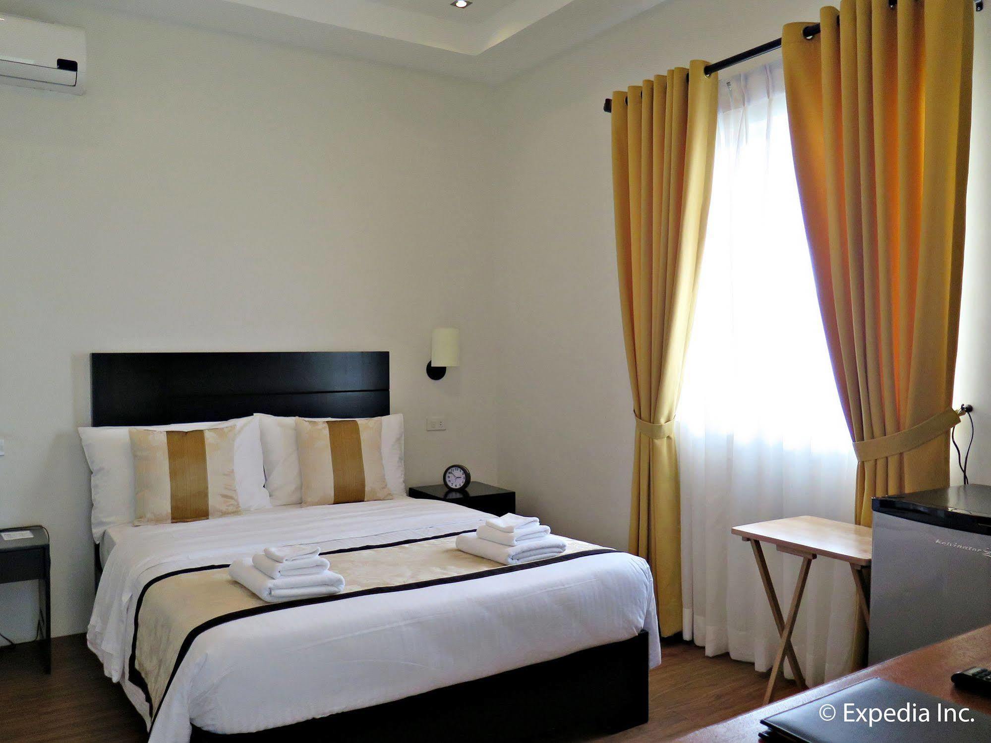 Hotel Capital O 642 The Junction Tagaytay Tagaytay City Exterior foto