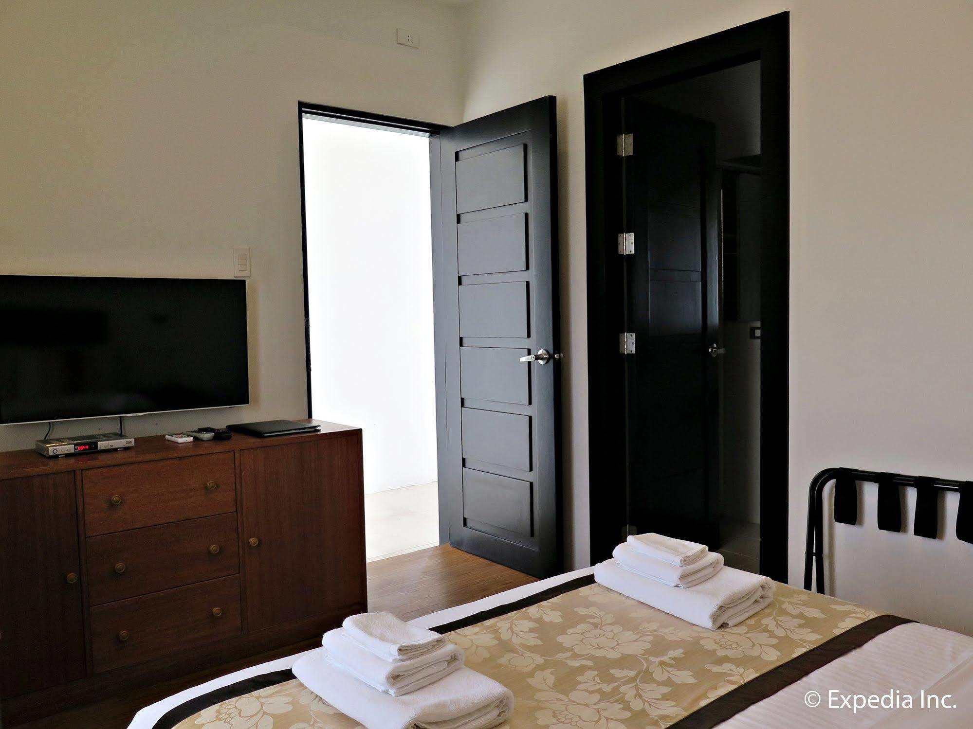 Hotel Capital O 642 The Junction Tagaytay Tagaytay City Exterior foto