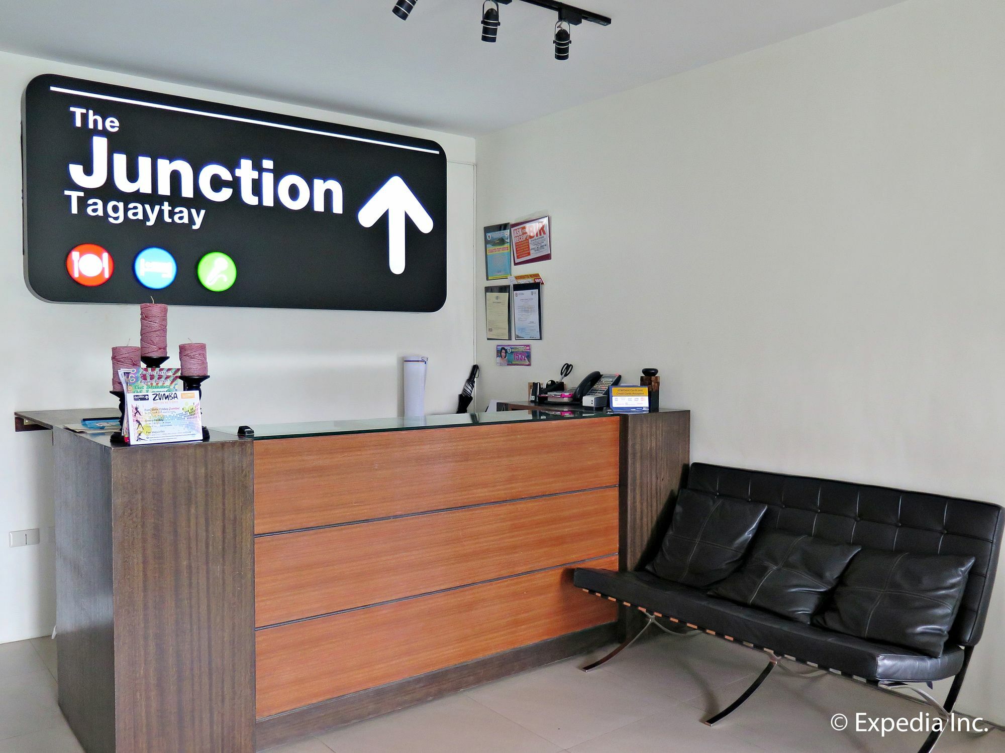 Hotel Capital O 642 The Junction Tagaytay Tagaytay City Exterior foto