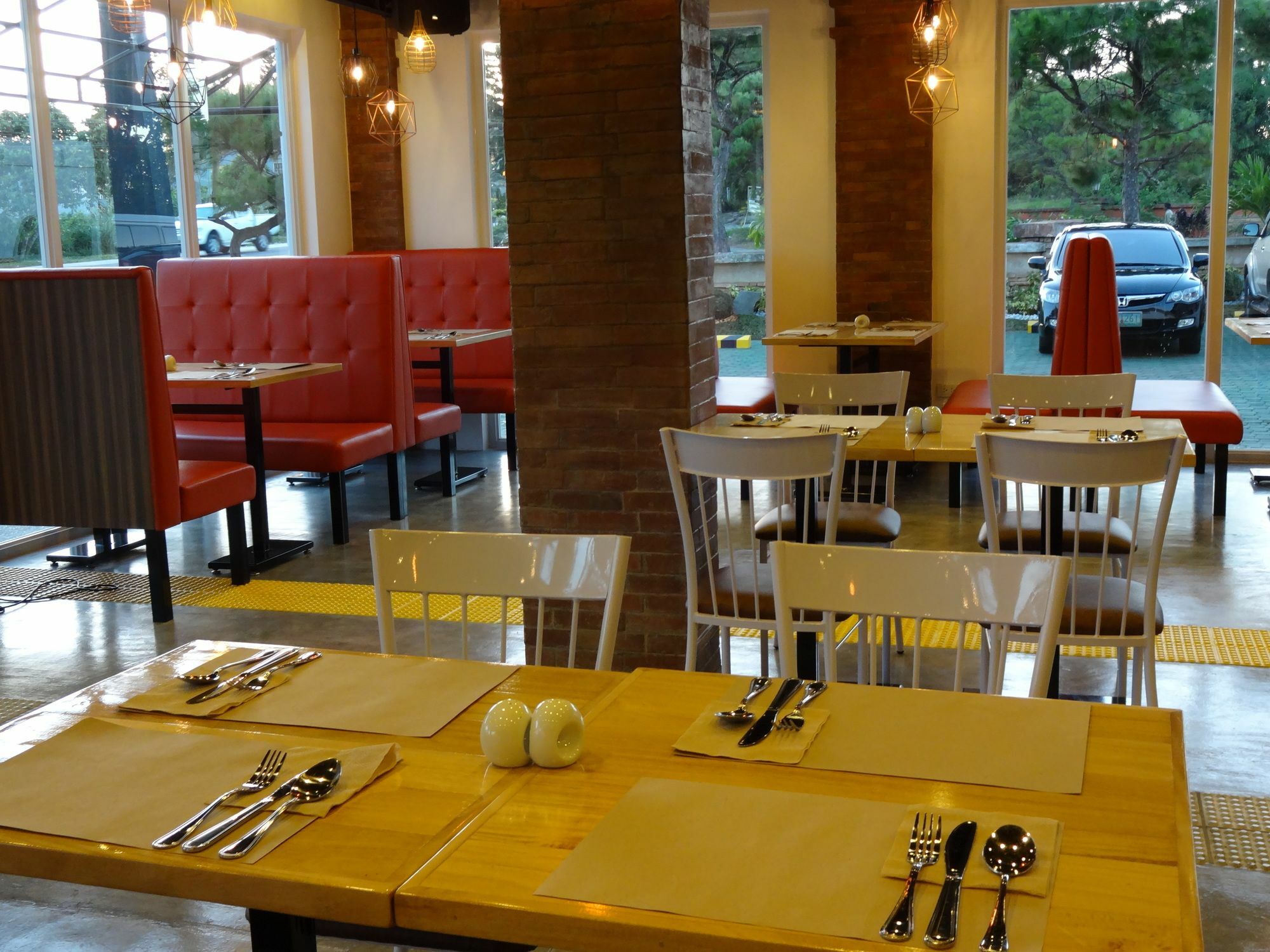 Hotel Capital O 642 The Junction Tagaytay Tagaytay City Exterior foto